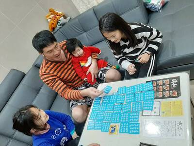 【辦理家庭教育活動】3-1心家庭運動~幸福家庭123(我的老爸不一樣)圖片